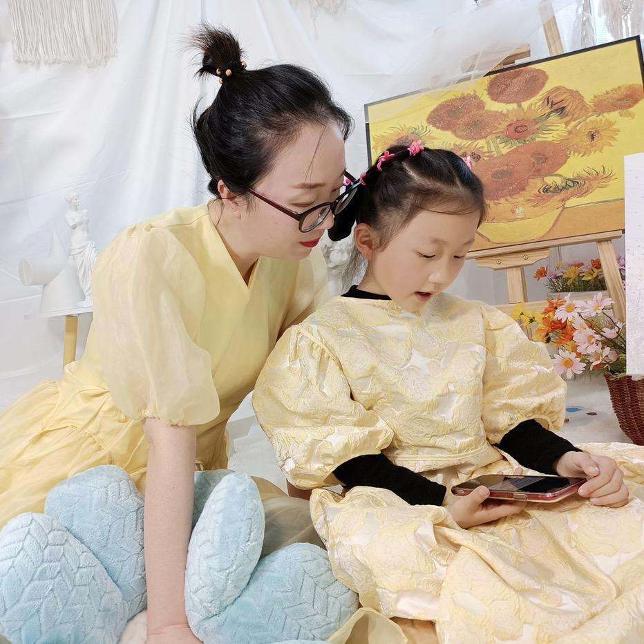 李静很安静（教英语的）