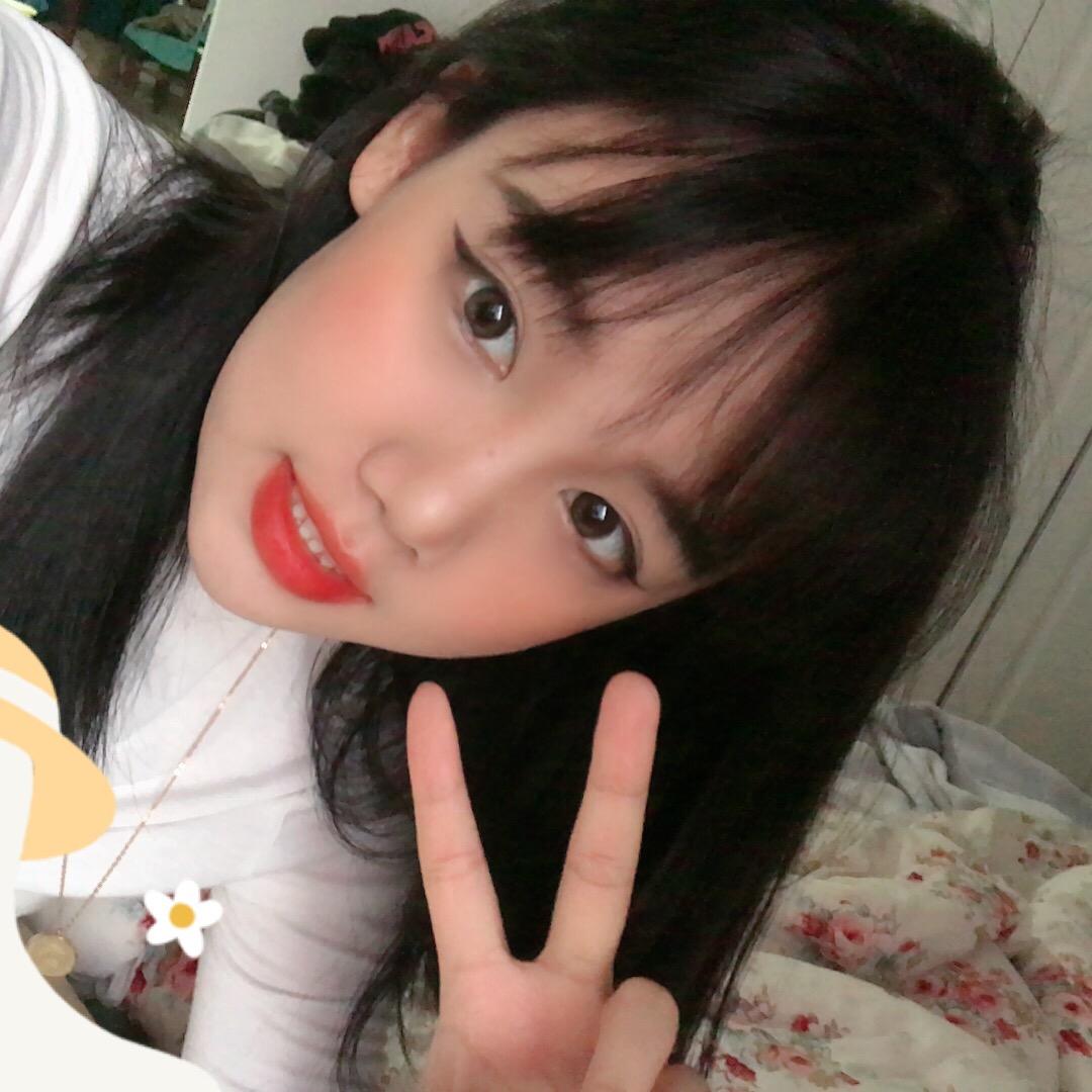 爱吃桃子的小少女