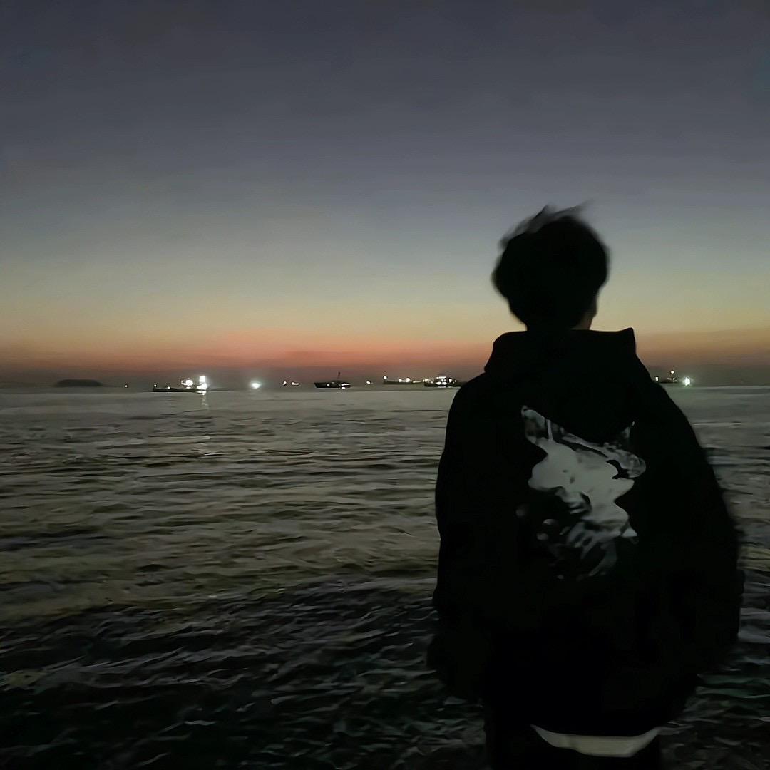 偷喝汽水-