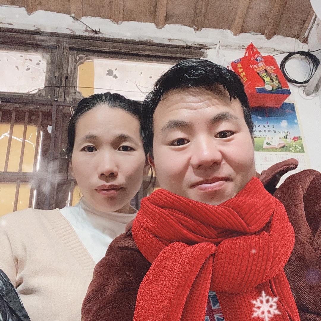 老洪夫妇