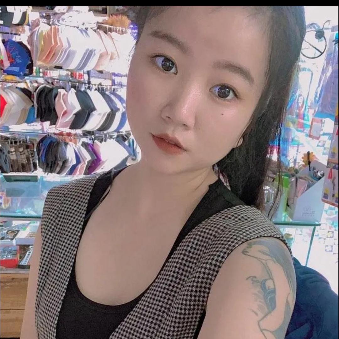 👸蒙自依依