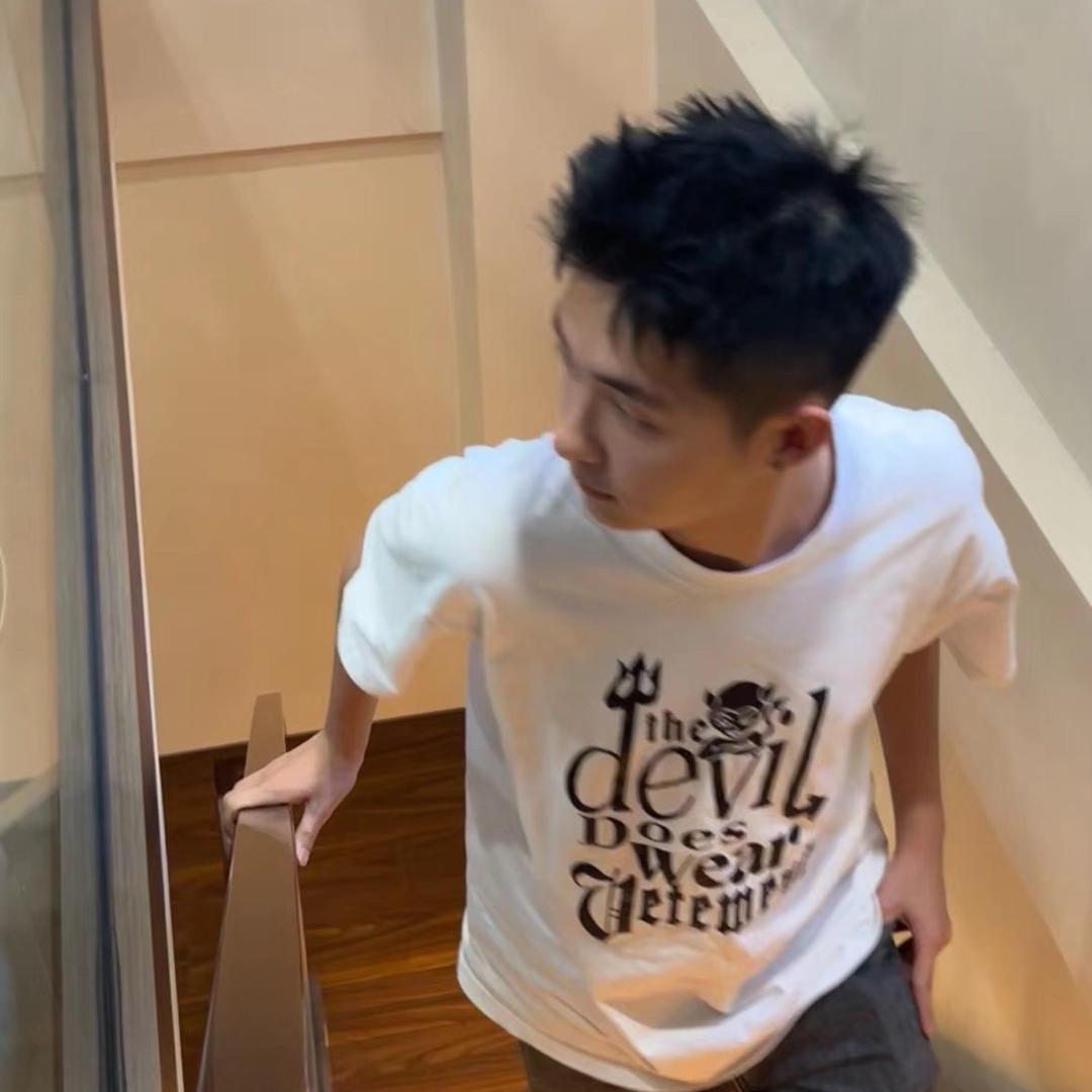 不是Bruce