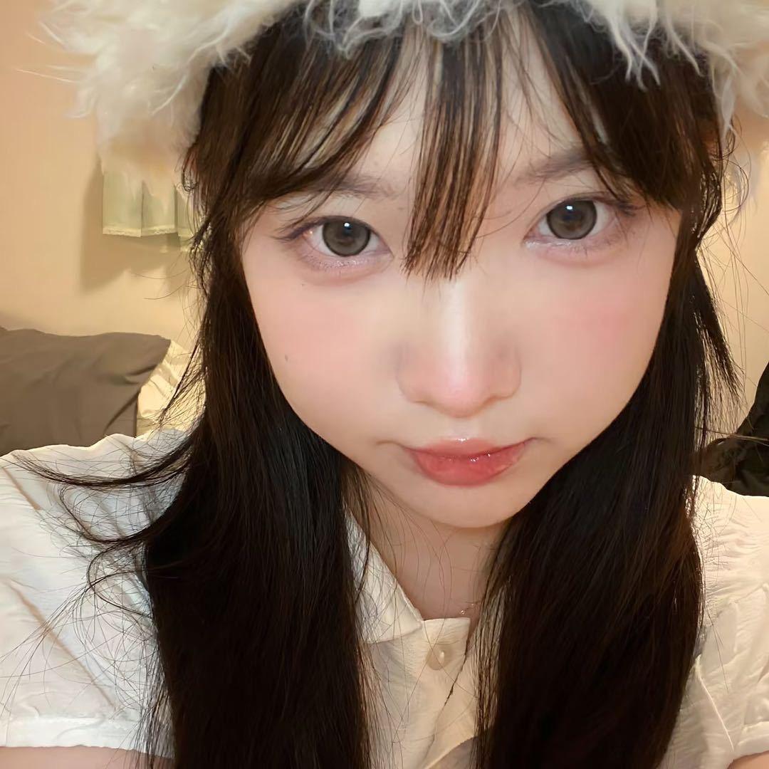 灿