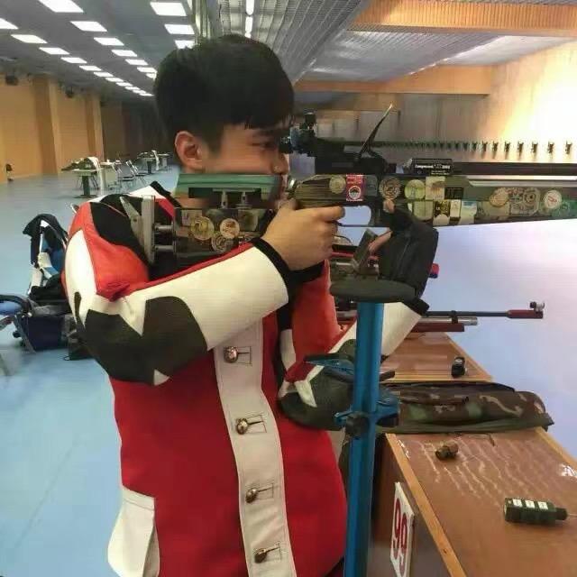 体育馆青少年射击队陈教练