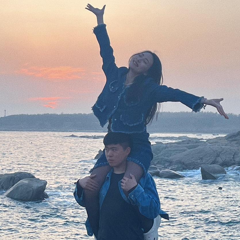 小杨和甜甜ya.