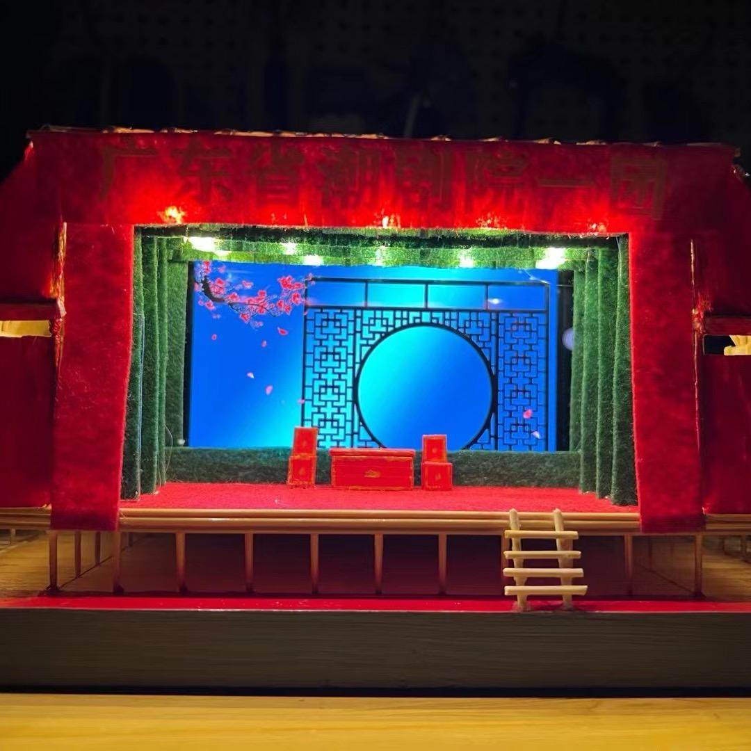 潮汕人戏棚脚看戏