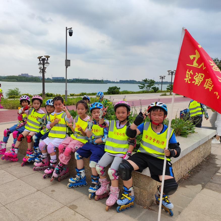 濮阳市溜溜堂轮滑马教练