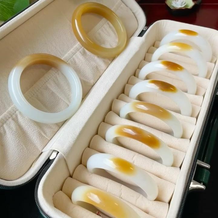 玉润且末和田玉