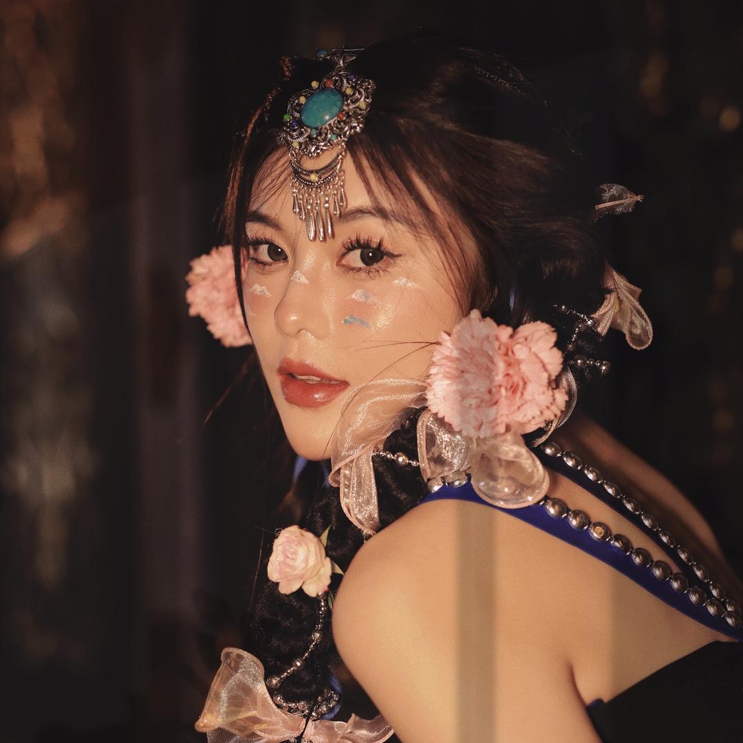 爱美食的小白白