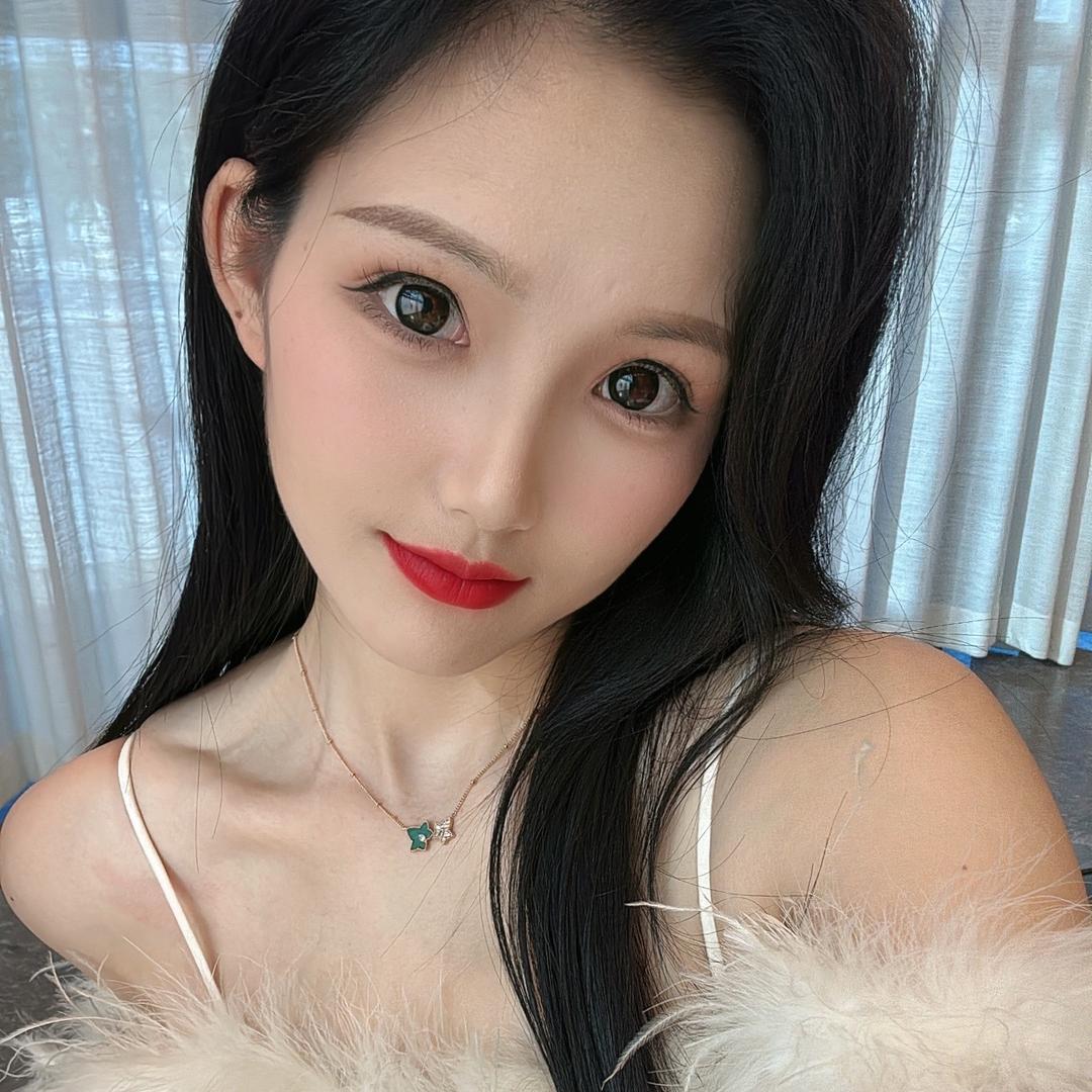 小鱼爱吐泡泡