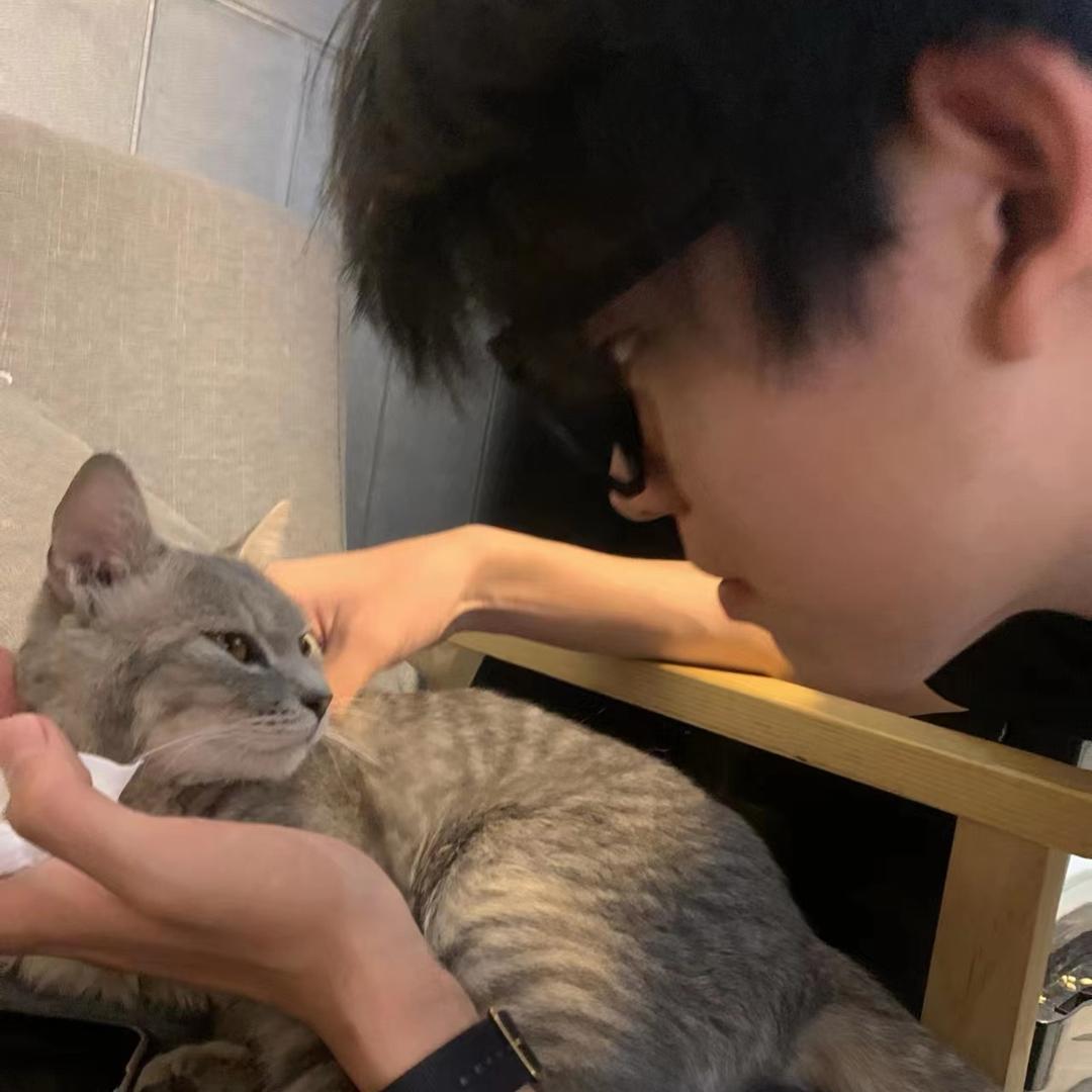 雪碧炸酱面💙🤍