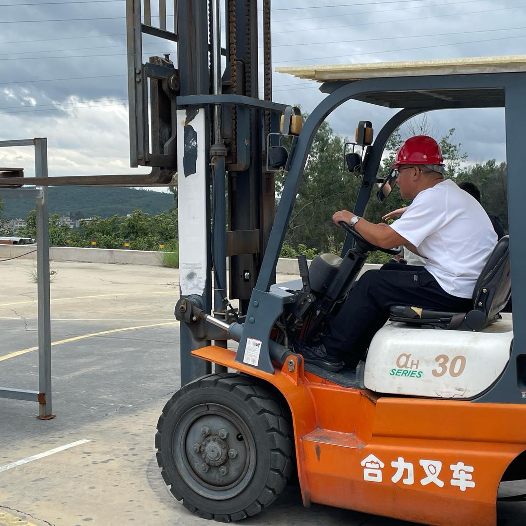 昆明叉车培训考证王老师