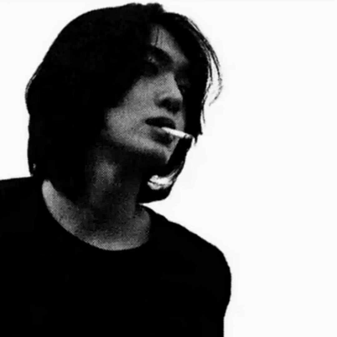 -幼儿园扛扫把.