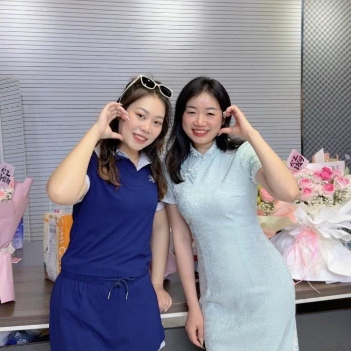 洪霞栗子姐一家