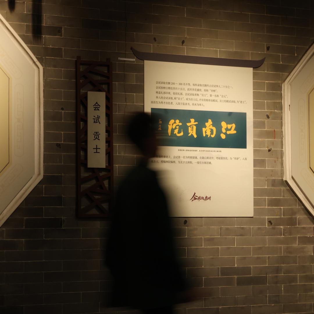 八萬很芒