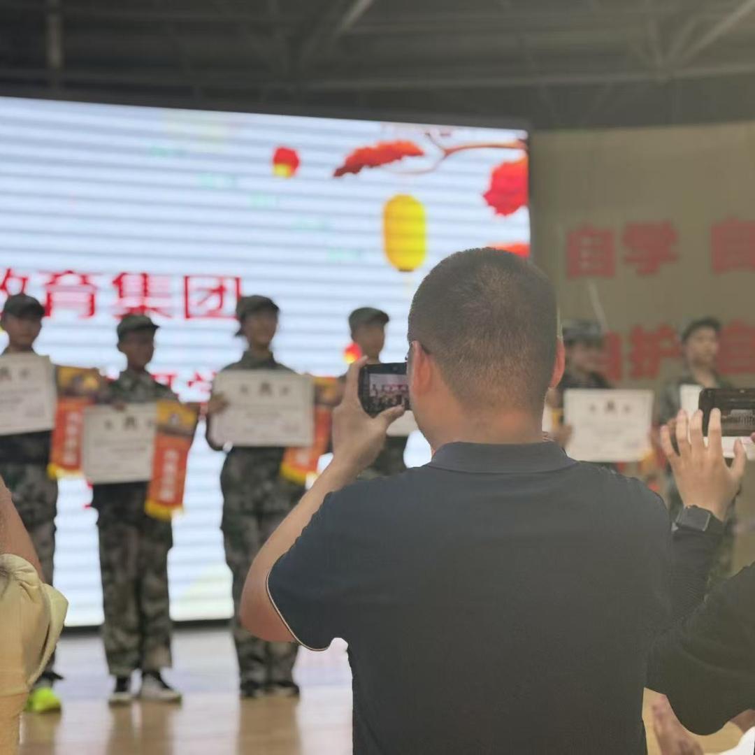 威猛小巨鳄