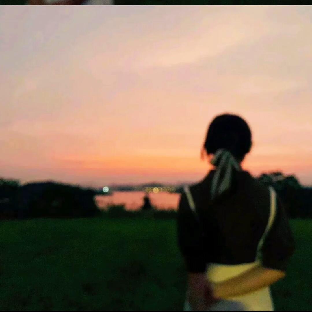 M……