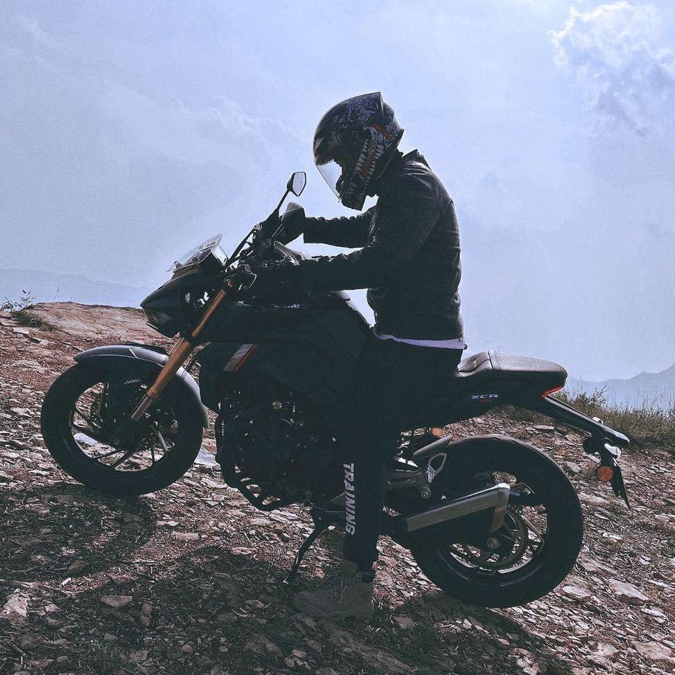 正在诗与远方的风中