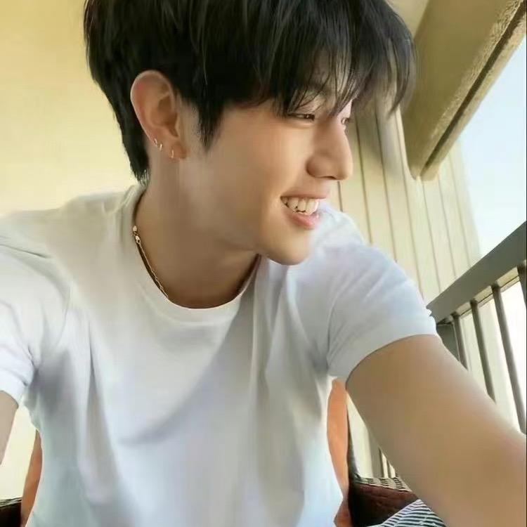 跳起来打你膝盖