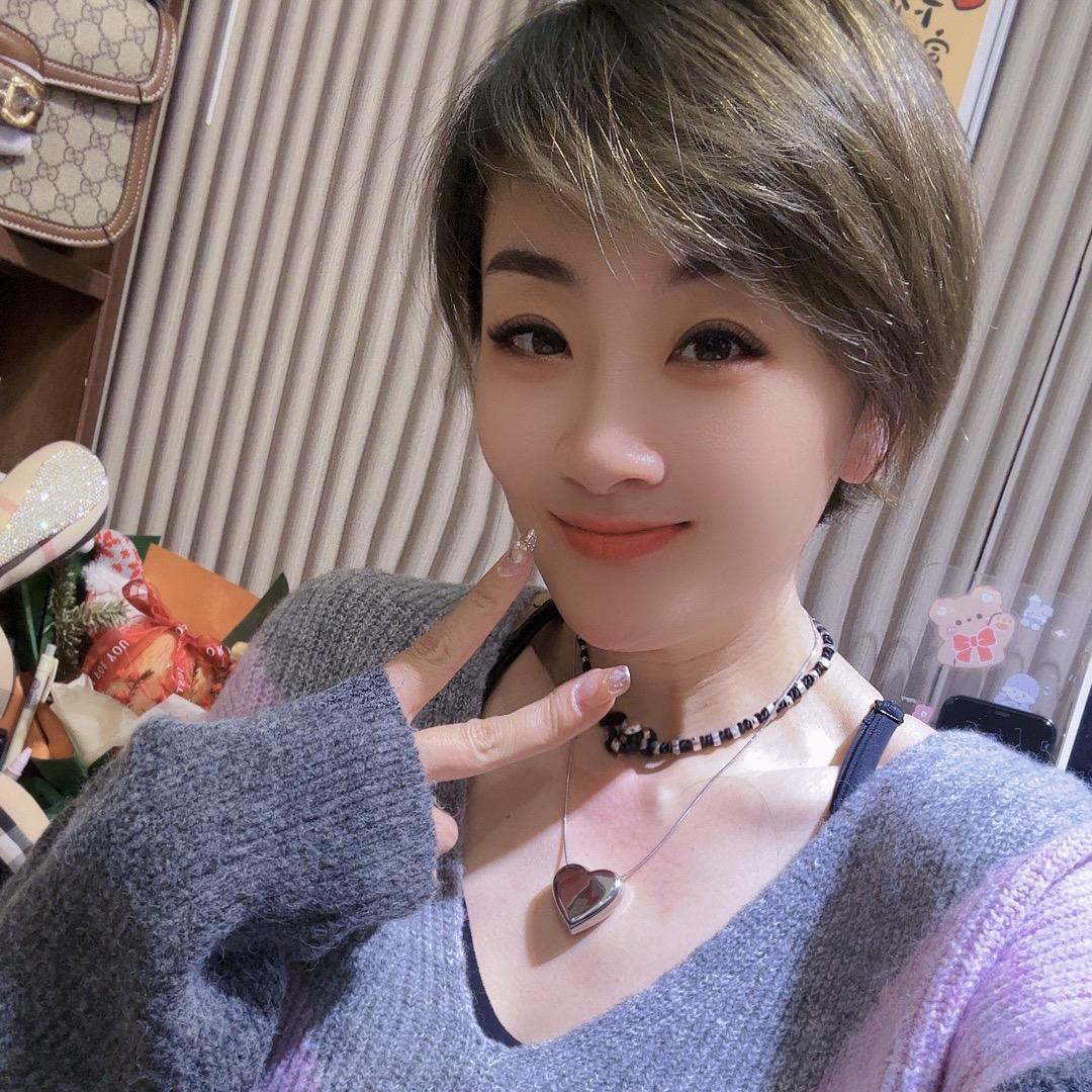 胖莎的穿搭