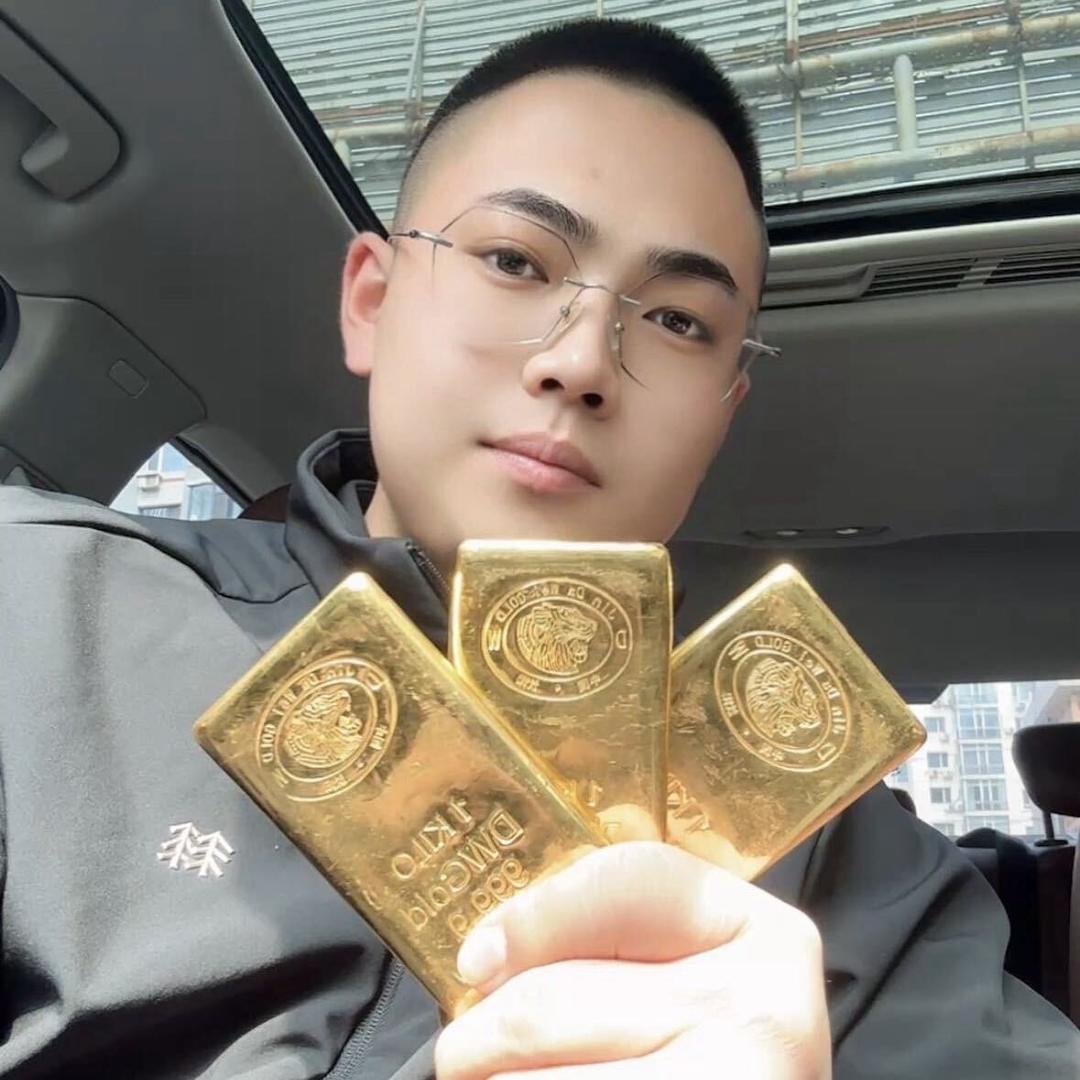 皓琦玩黄金.