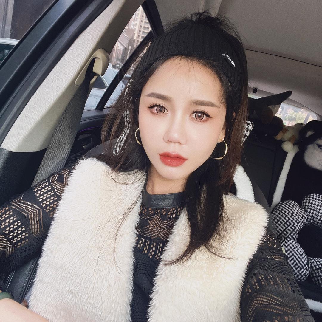 易兮羽绒服工厂店