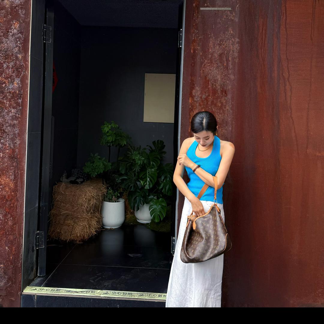 侯镇古街HELLO女装