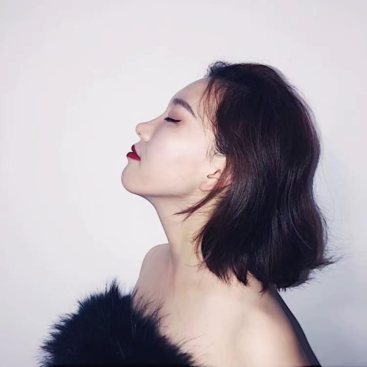 不胖不瘦的丫头