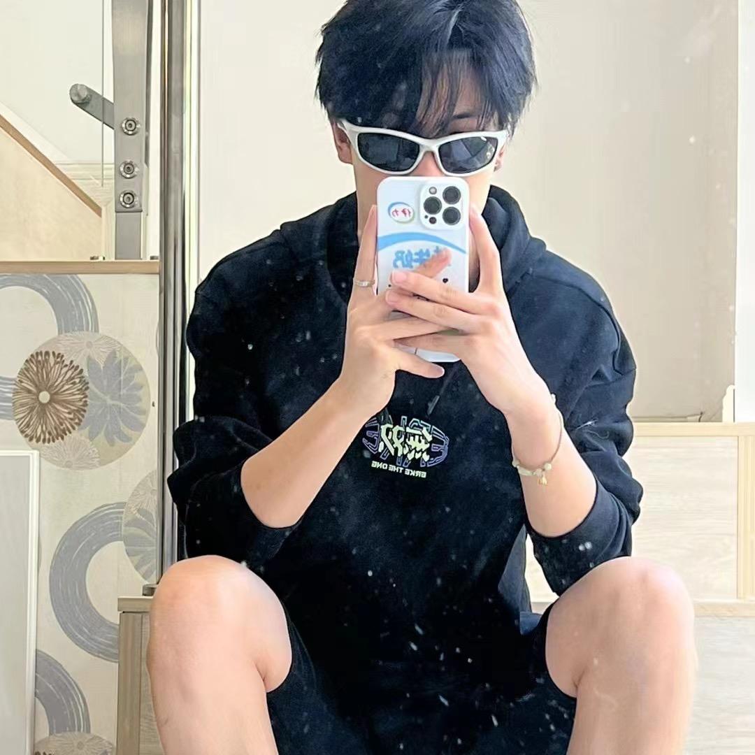 李憨憨哦