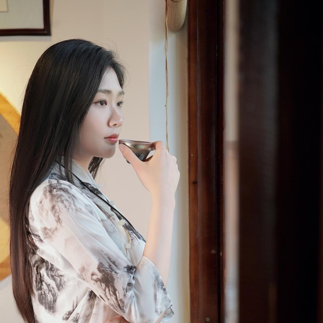 小富爱喝茶