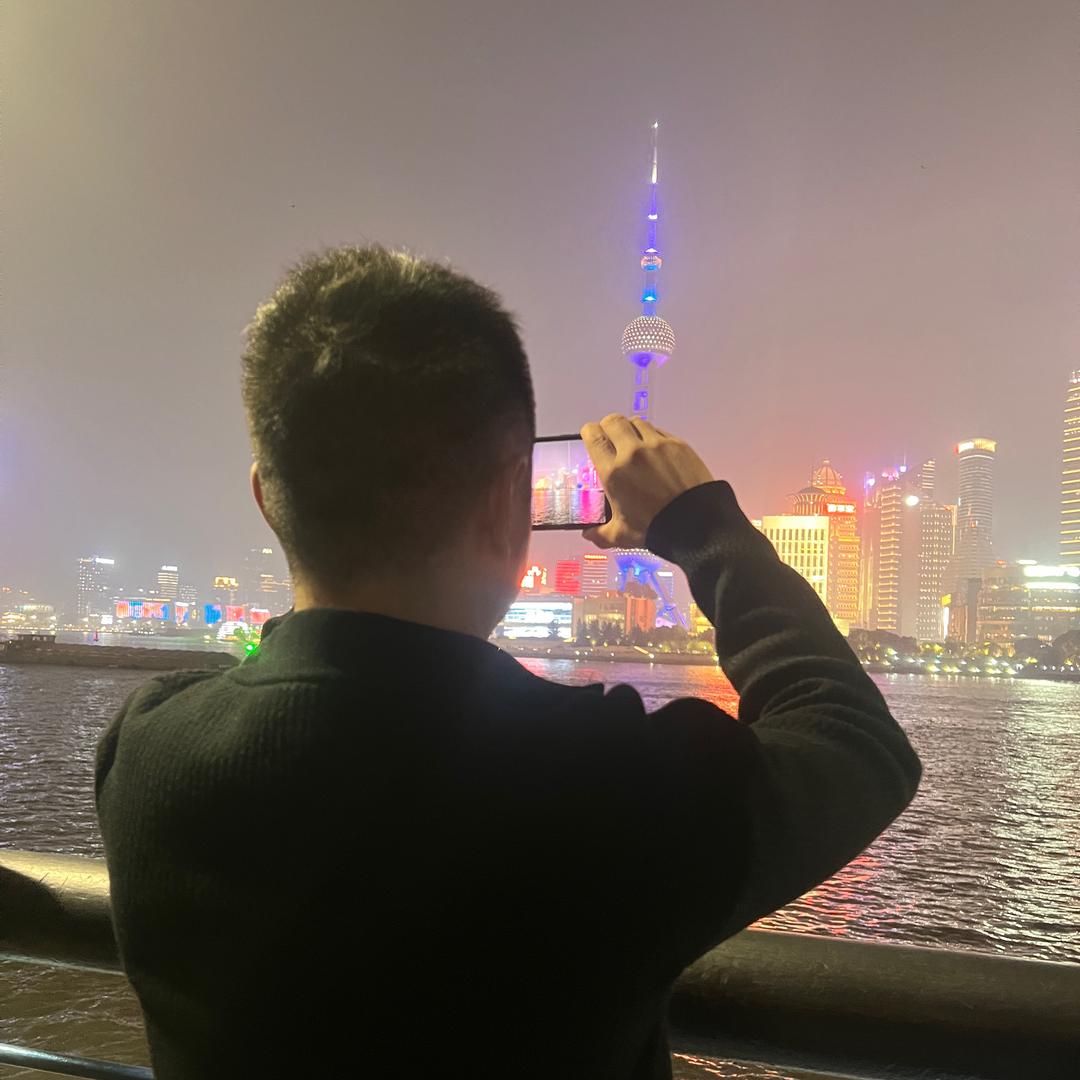 难逃月色