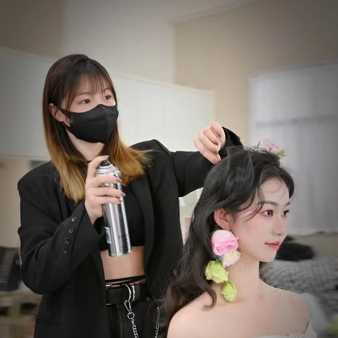 造型师月神殿下