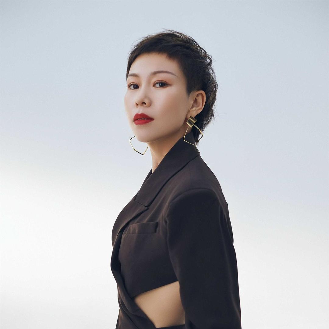 婧姐上班了