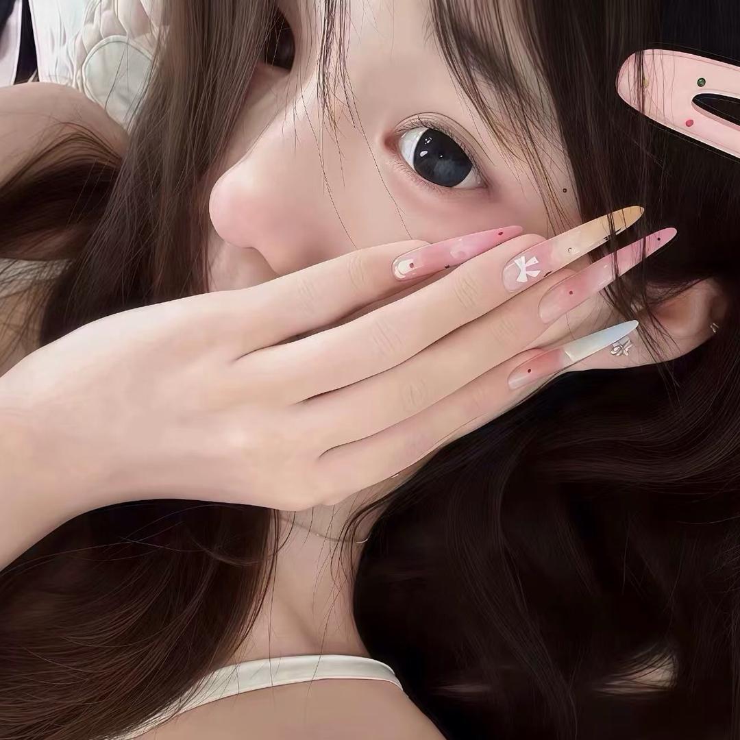 敖小馨.