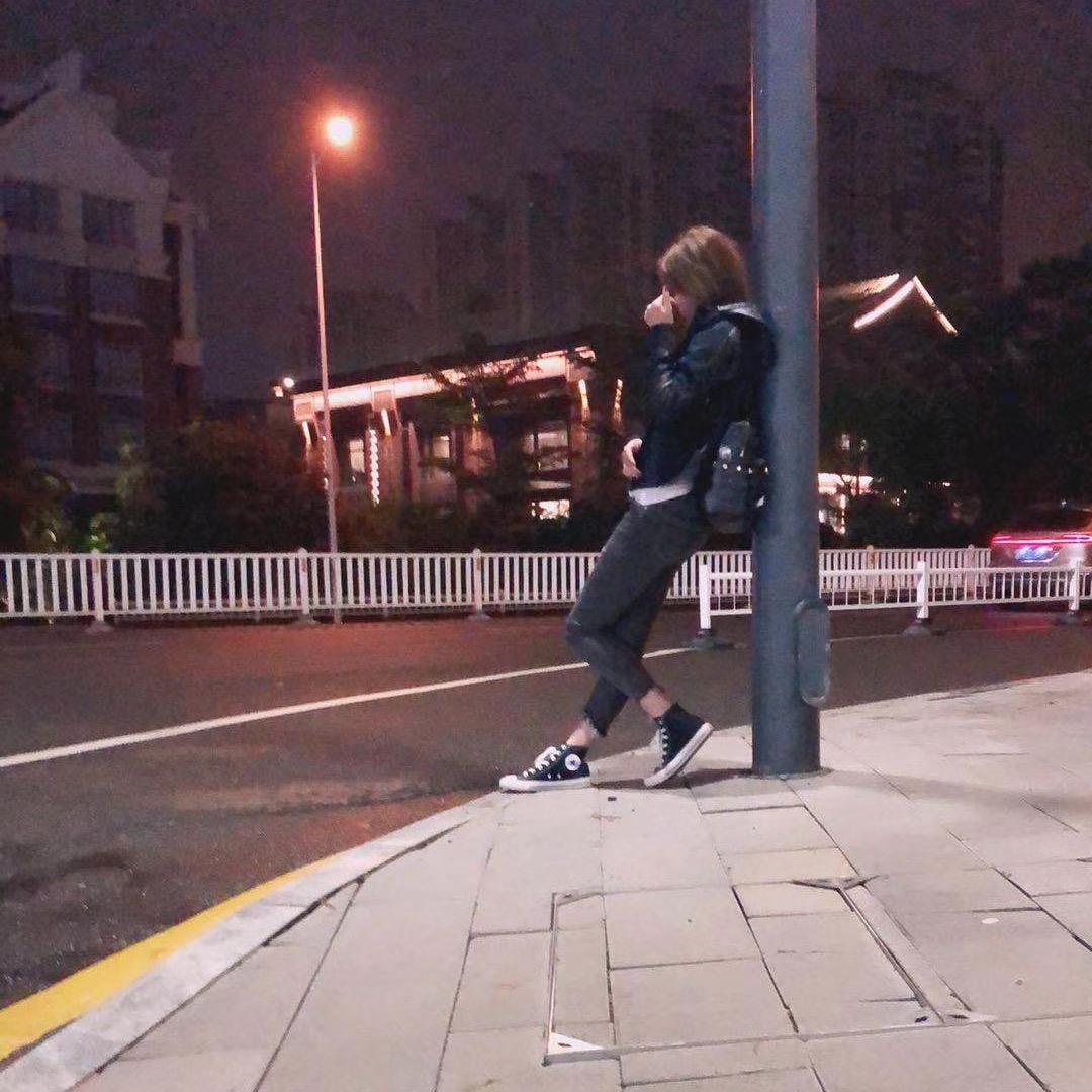 💋          不期。