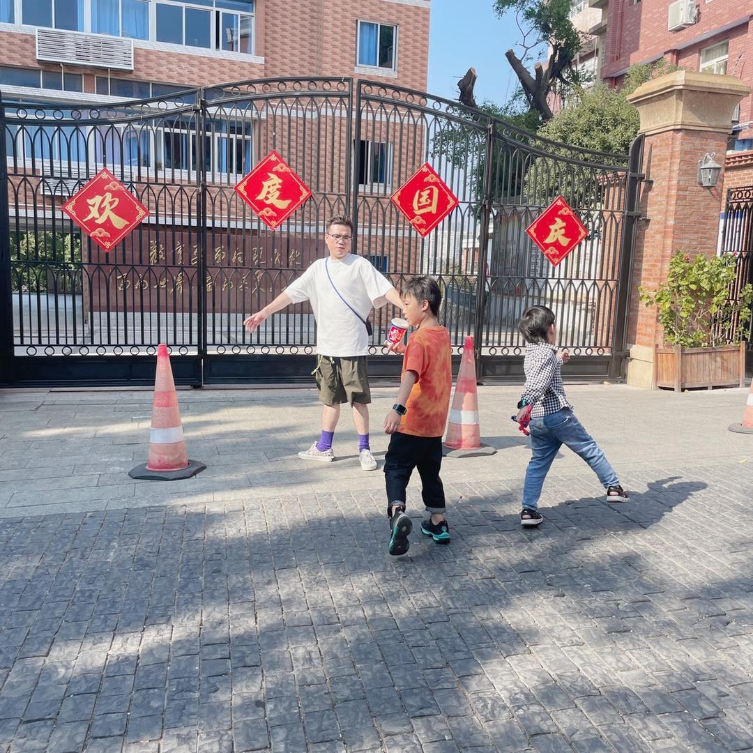 剪发诗人…谢俊文