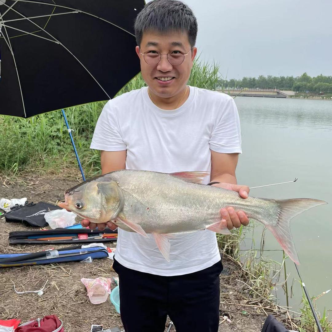 赵八月