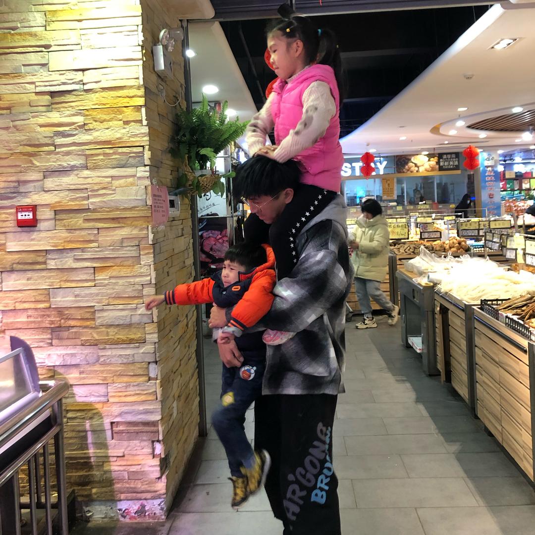 闪现撞墙拿五杀