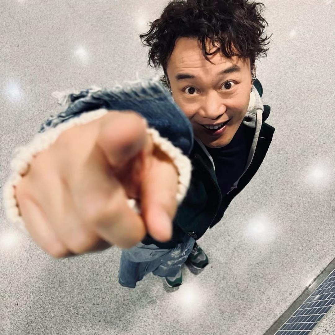 听^