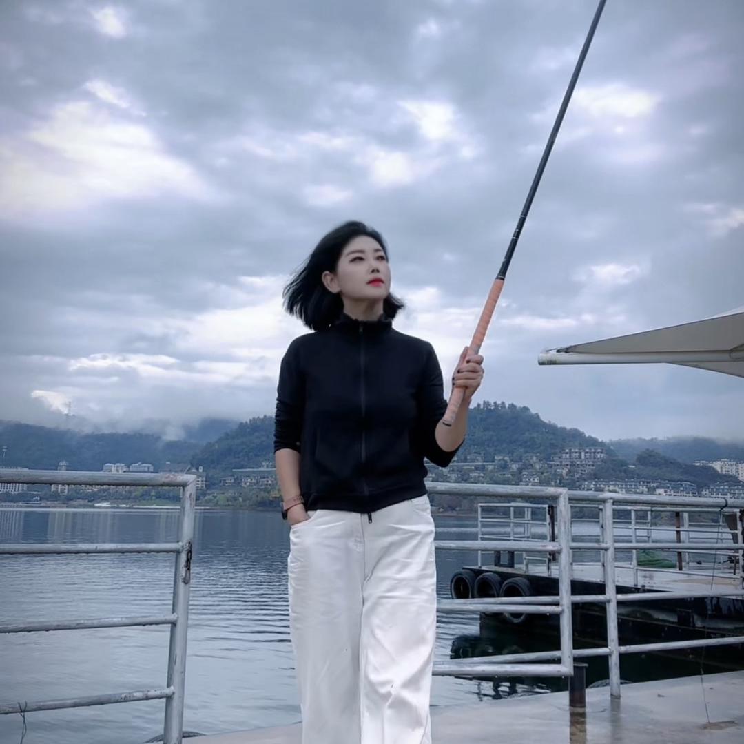 爱钓鱼🎣的蕾妈