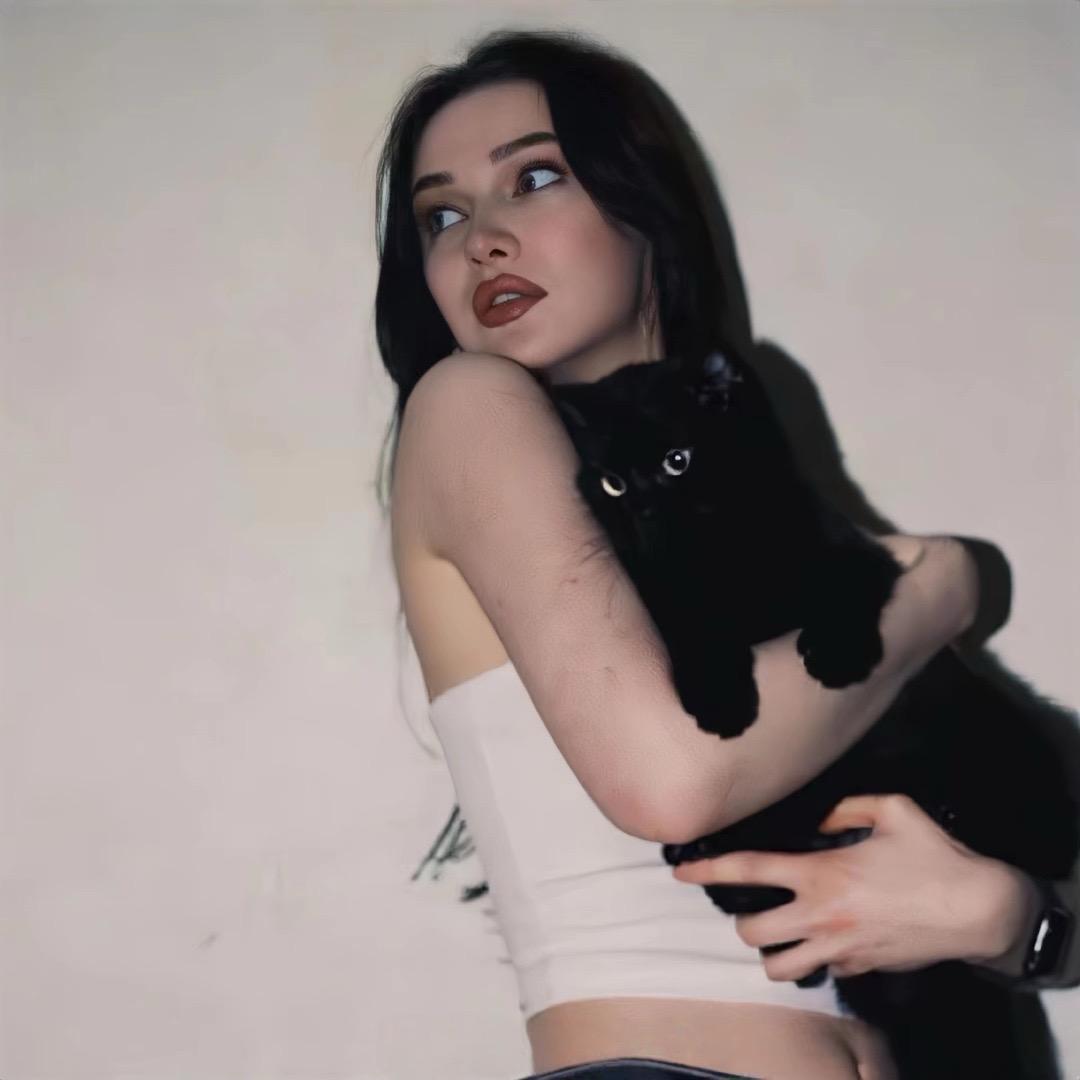 T¨੯‧̀͡⬮\