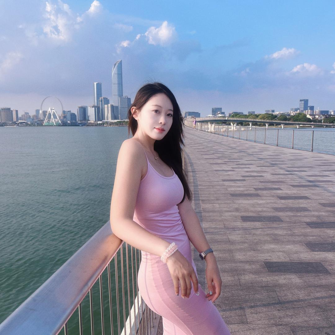 妍妍一米七