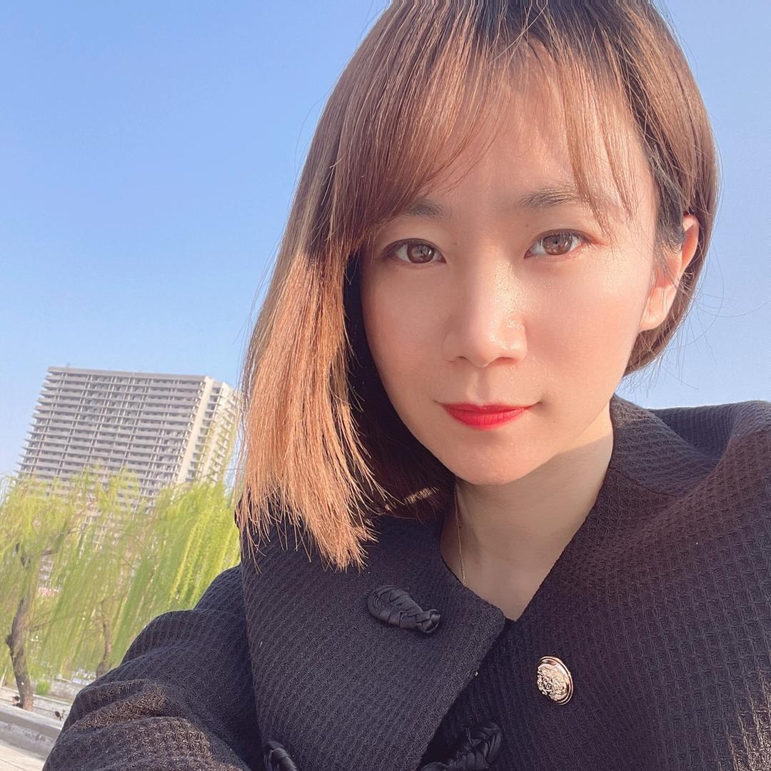 大巨龙PVC塑胶地板张珊珊