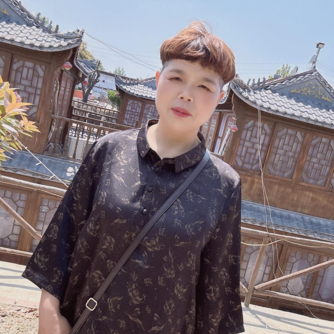 莲花中老年服饰