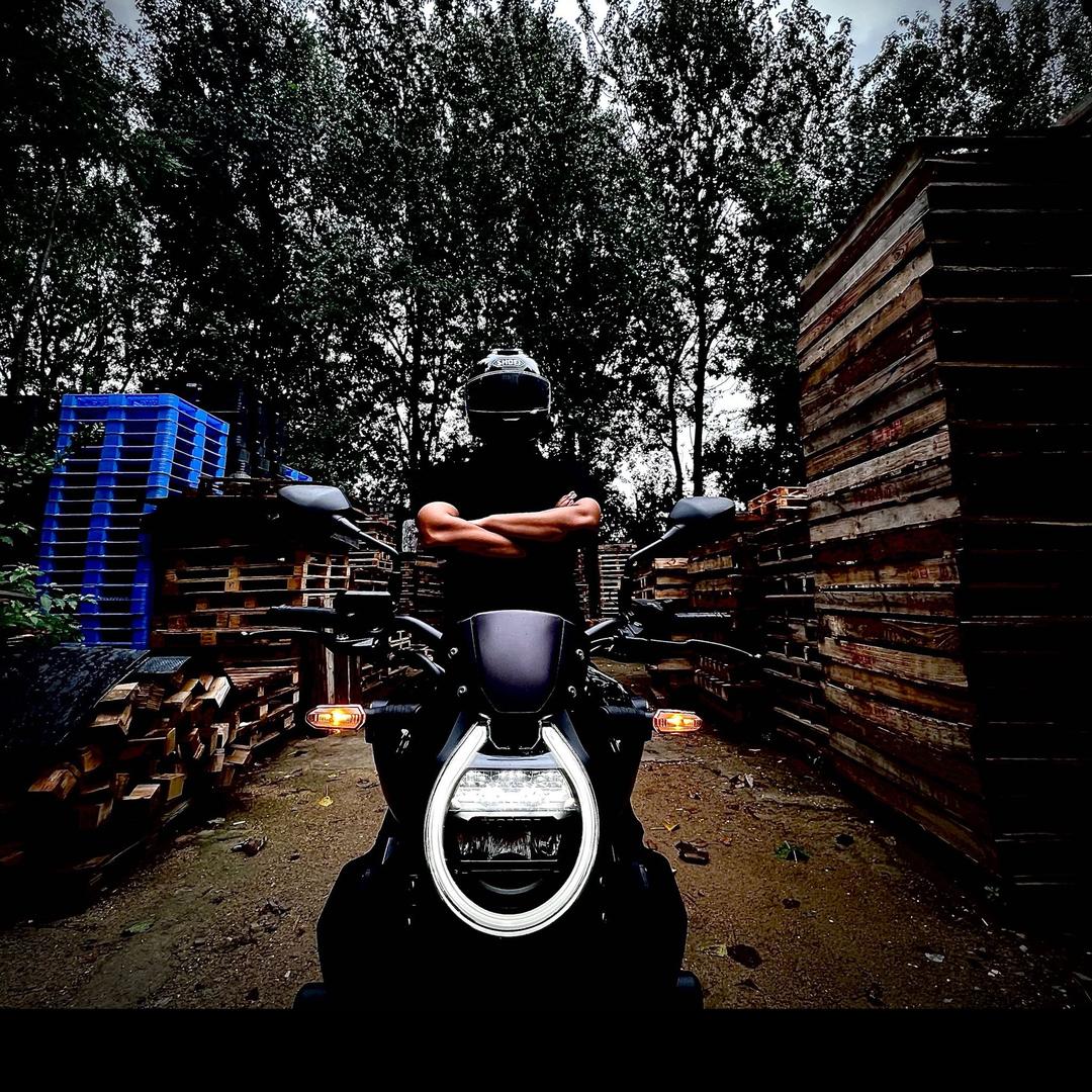 一个人的4S店🤓