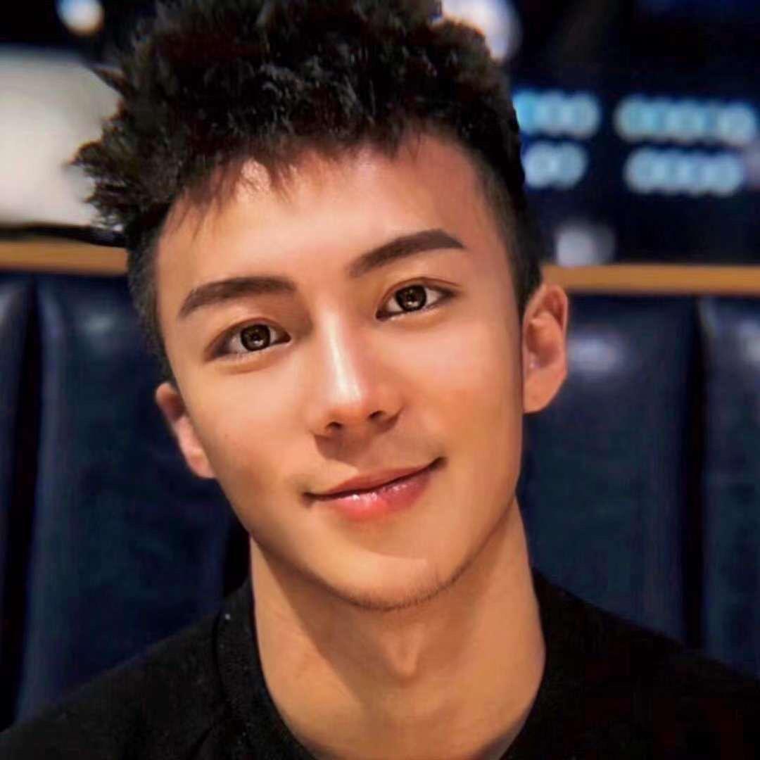 全能体育生Aaron