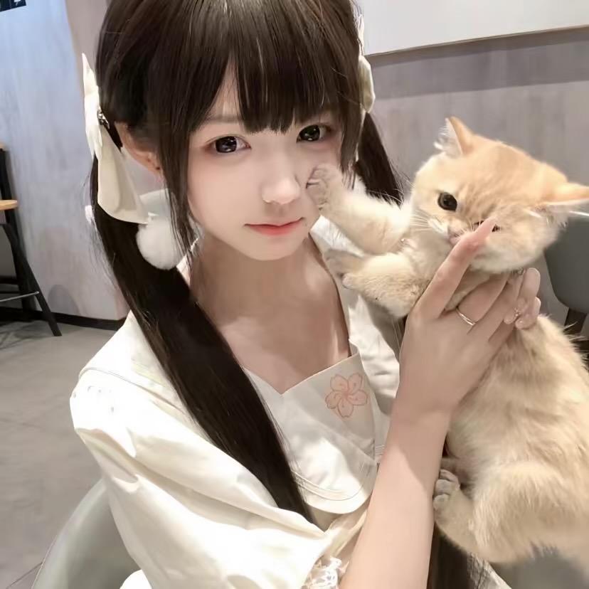 草莓的兔子