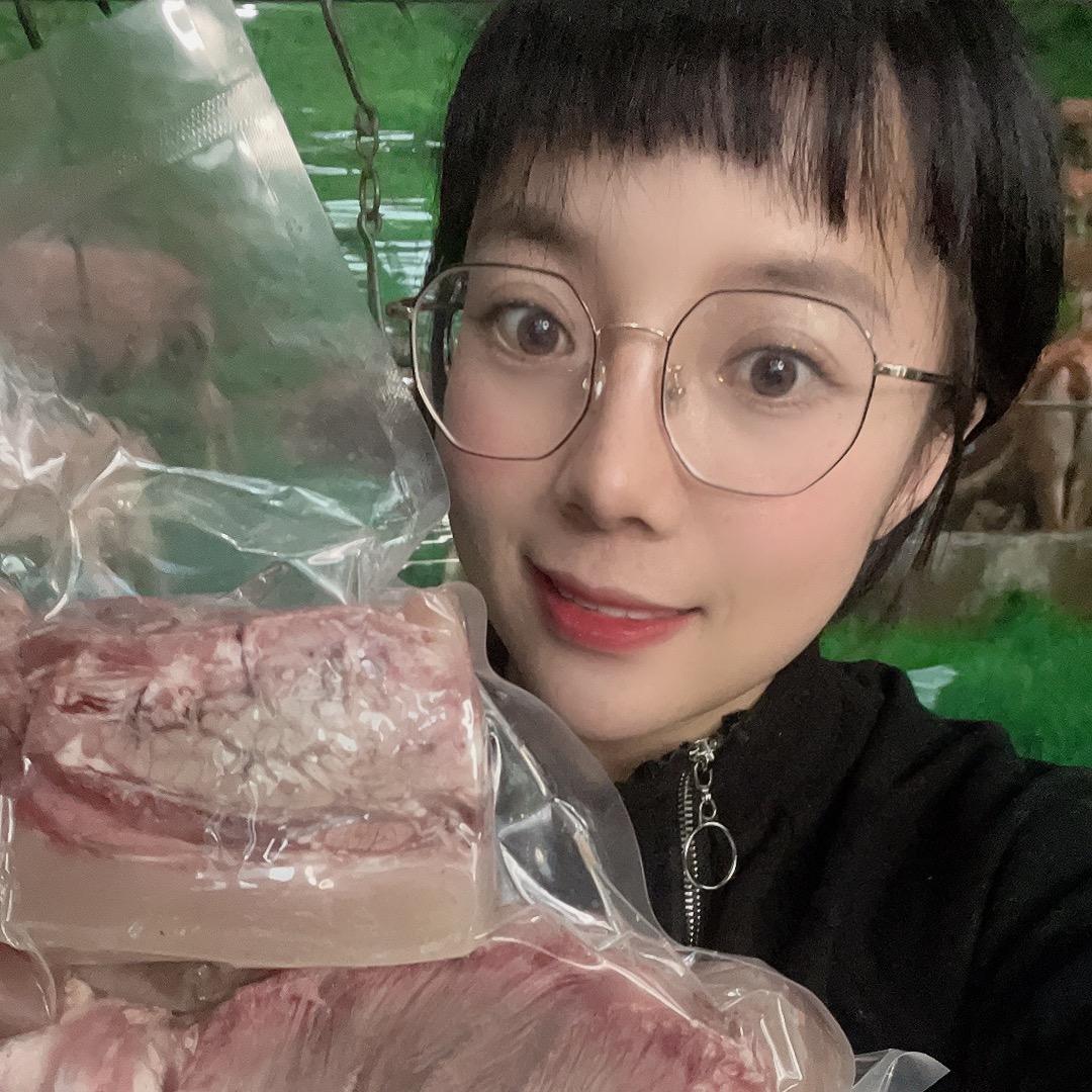 大眼妞