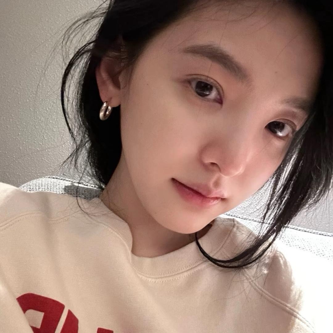 欢.