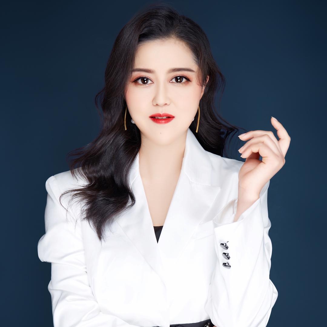 王妍｜梁不凡品牌创始人｜灯火